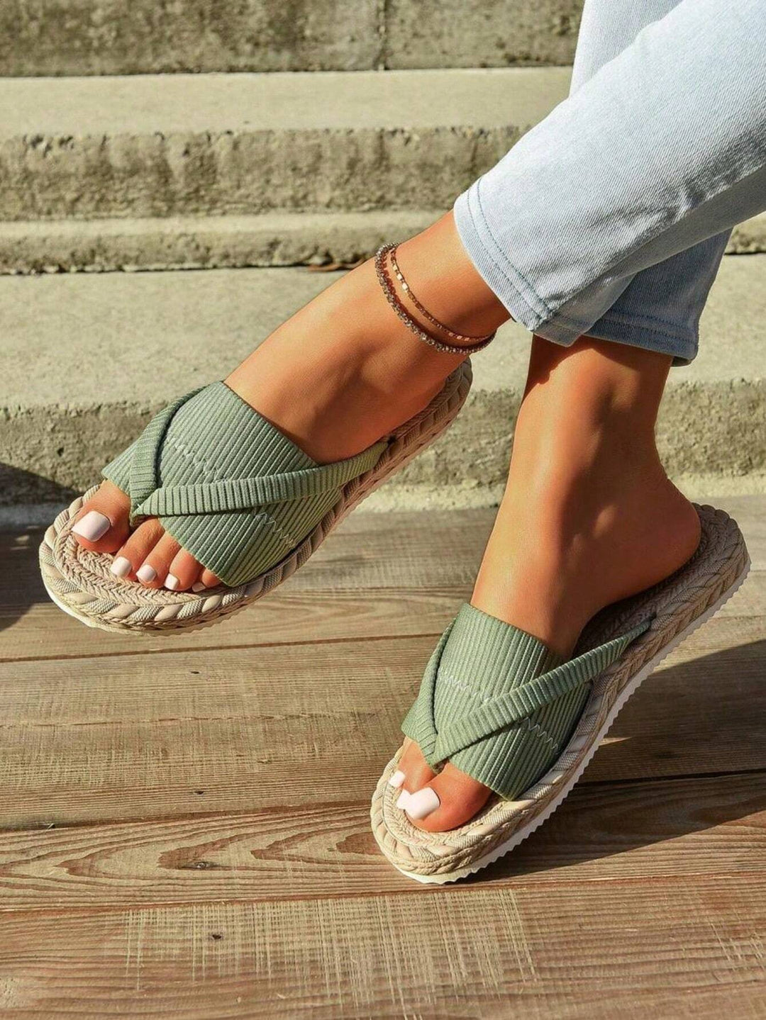 CAMILLA | COMFORTABLE CRISS-CROSS FLAT SANDALS
