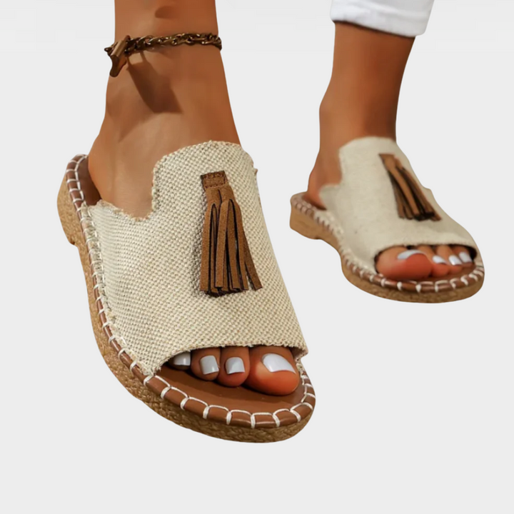 LORRAINE | CASUAL ORTHOPEDIC SANDALS.