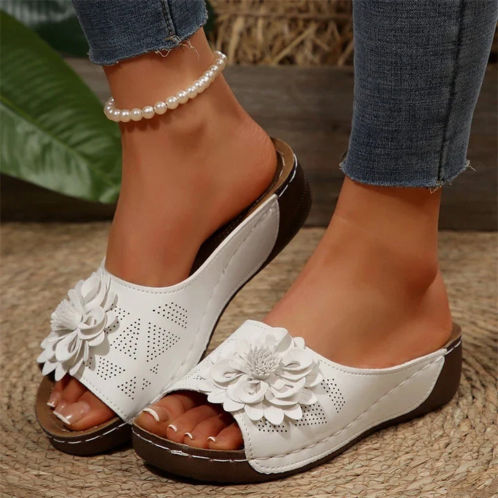 REGINE | STYLISH ORTHOPEDIC FLOWER SANDALS
